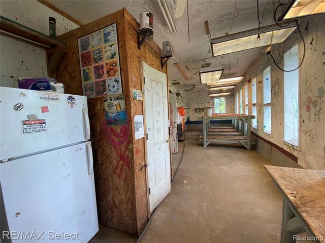 5151 Kendall Drive, Burton, MI 48509
