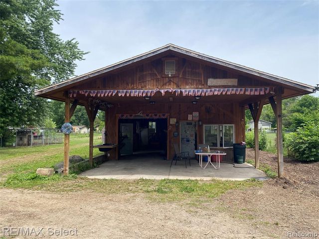5151 Kendall Drive, Burton, MI 48509
