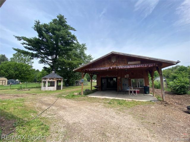 5151 Kendall Drive, Burton, MI 48509