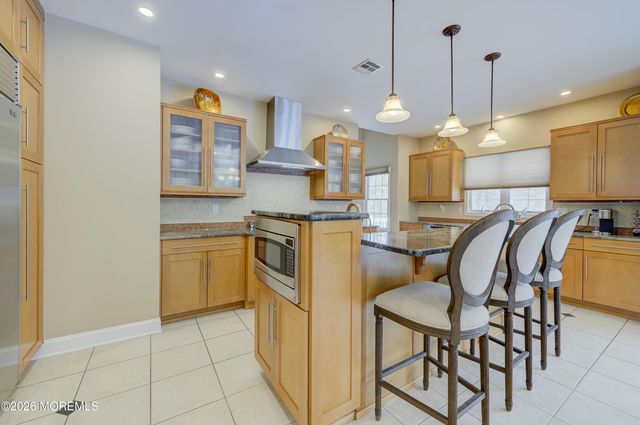 8 Landmark Lane, Marlboro, NJ 07746