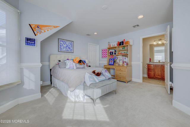 8 Landmark Lane, Marlboro, NJ 07746