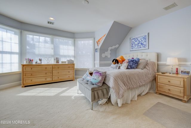 8 Landmark Lane, Marlboro, NJ 07746