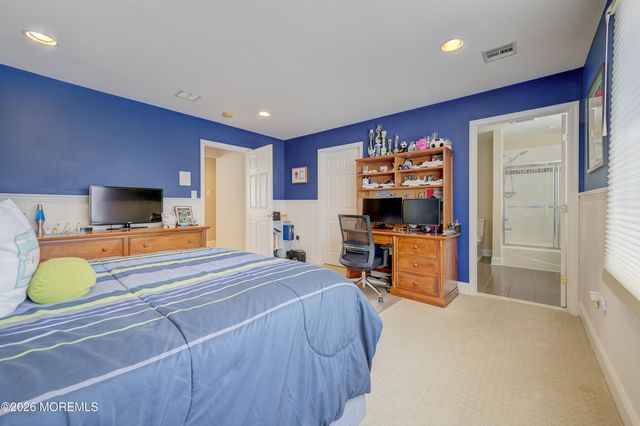 8 Landmark Lane, Marlboro, NJ 07746