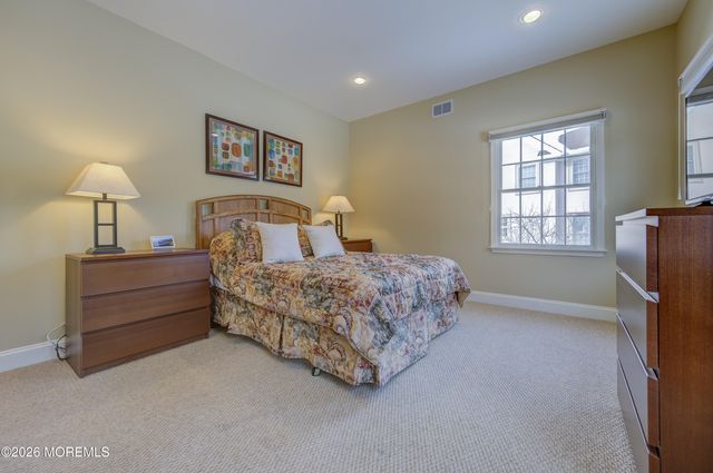 8 Landmark Lane, Marlboro, NJ 07746