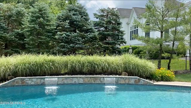 8 Landmark Lane, Marlboro, NJ 07746