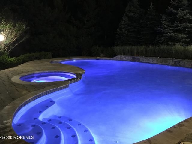 8 Landmark Lane, Marlboro, NJ 07746