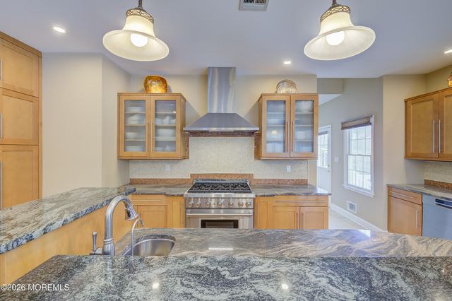 8 Landmark Lane, Marlboro, NJ 07746