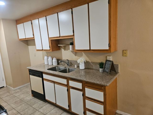 4814 Courtland Ln, Carmichael, CA 95608