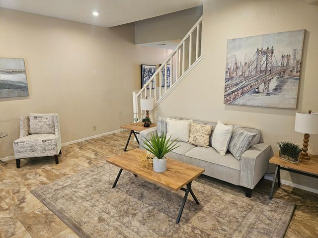 4814 Courtland Ln, Carmichael, CA 95608