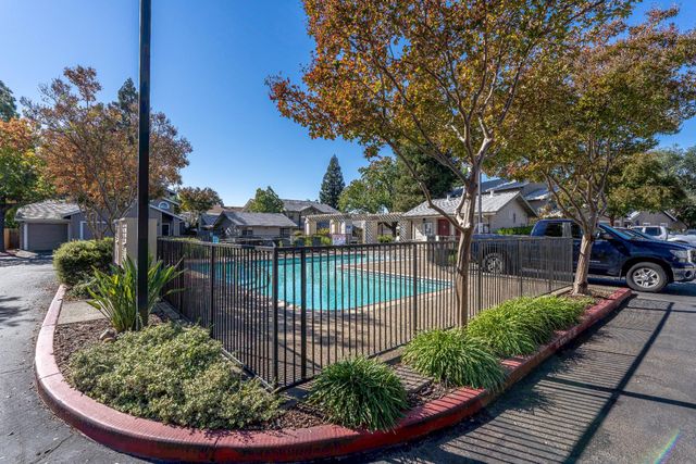 4814 Courtland Ln, Carmichael, CA 95608