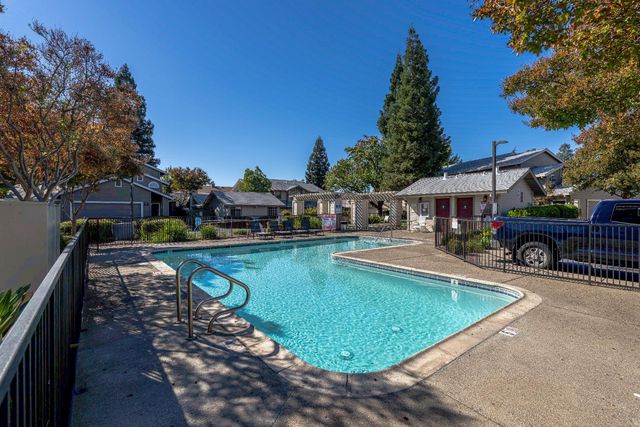 4814 Courtland Ln, Carmichael, CA 95608