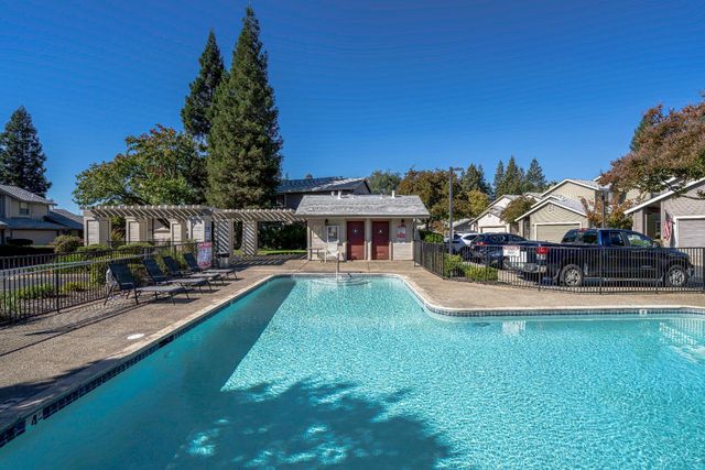 4814 Courtland Ln, Carmichael, CA 95608