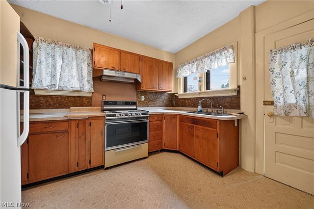 1936 E 45th Street, Ashtabula, OH 44004