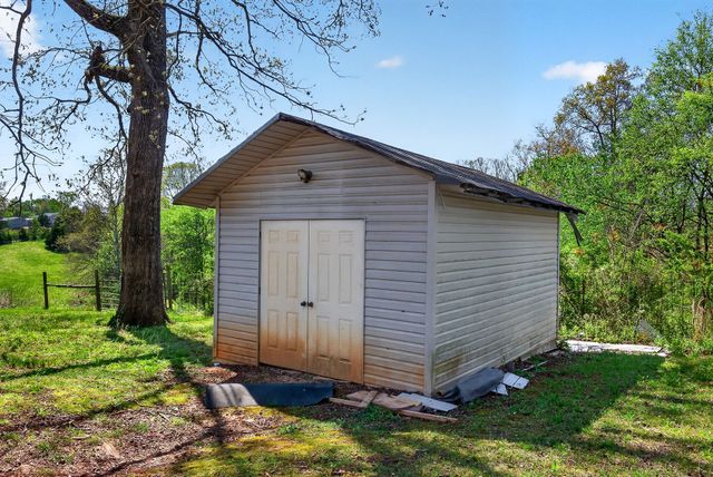 463 Franks Ferry Rd, Sparta, TN 38583