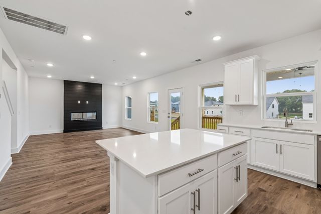 3201 Gravity Drive, Columbia, TN 38401