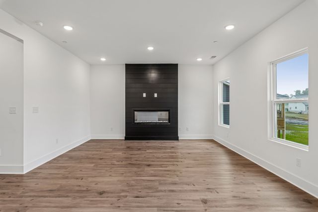3201 Gravity Drive, Columbia, TN 38401