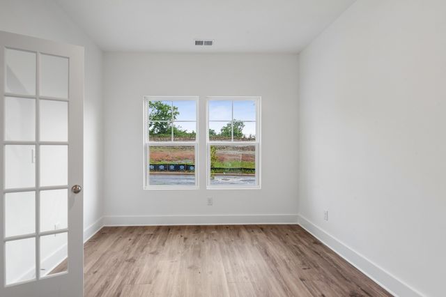 3201 Gravity Drive, Columbia, TN 38401