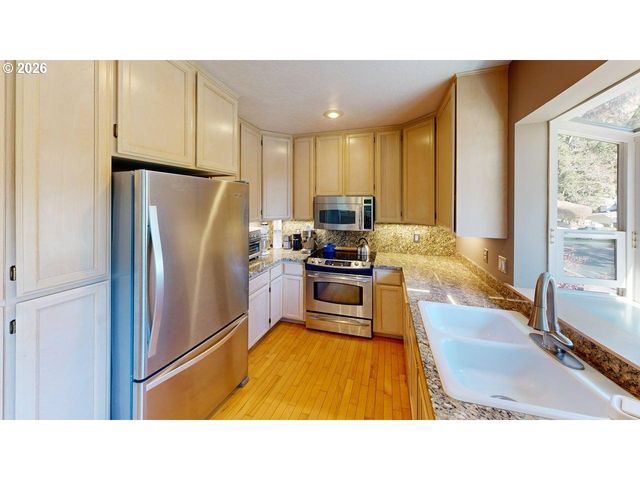 1410 GLENWOOD Dr, Brookings, OR 97415