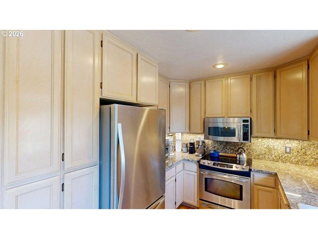 1410 GLENWOOD Dr, Brookings, OR 97415