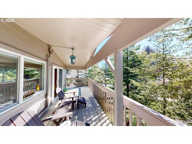 1410 GLENWOOD Dr, Brookings, OR 97415