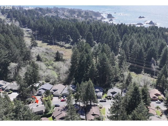 1410 GLENWOOD Dr, Brookings, OR 97415