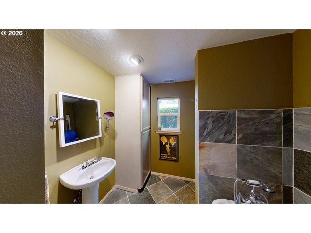 1410 GLENWOOD Dr, Brookings, OR 97415
