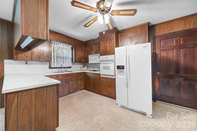708 Mocksville Highway, Statesville, NC 28625