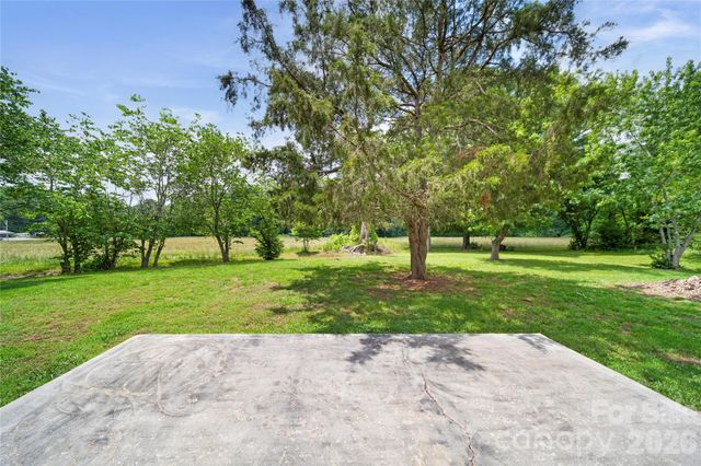 708 Mocksville Highway, Statesville, NC 28625