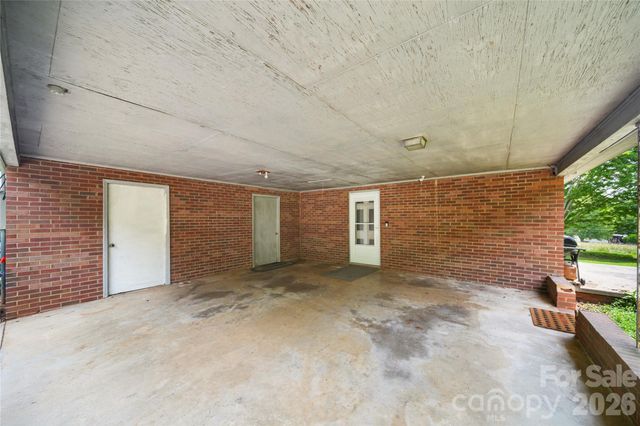 708 Mocksville Highway, Statesville, NC 28625