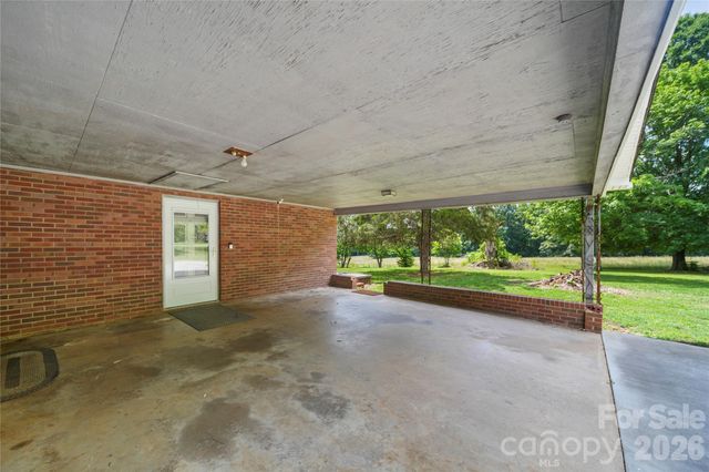 708 Mocksville Highway, Statesville, NC 28625