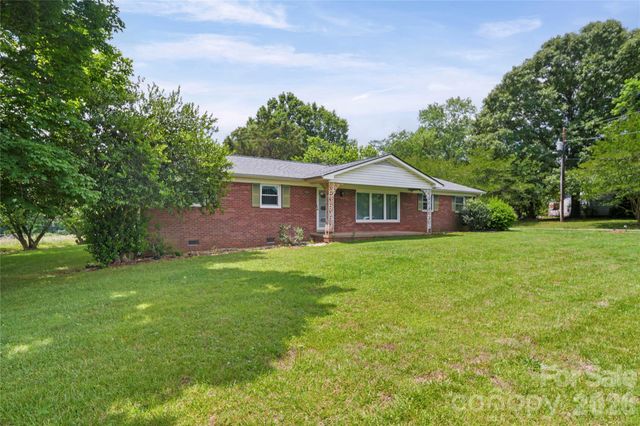 708 Mocksville Highway, Statesville, NC 28625