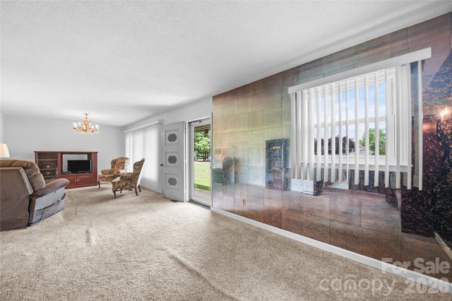 708 Mocksville Highway, Statesville, NC 28625