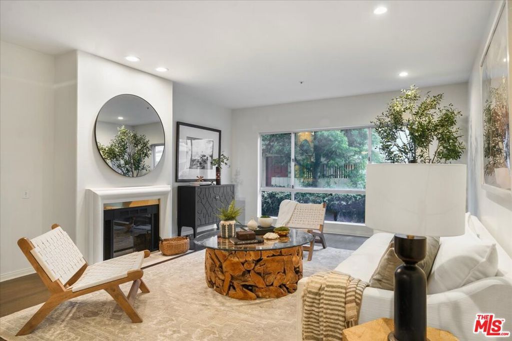 11855 Goshen Avenue 104, Los Angeles, CA 90049 — photo 2