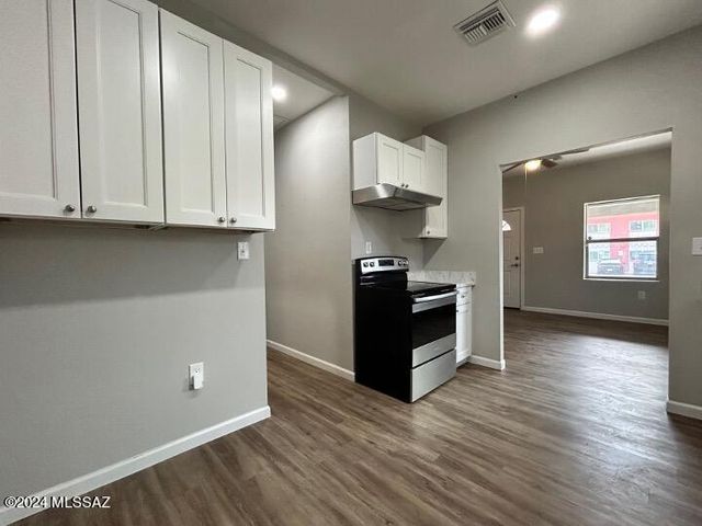 1330 N Tyndall Avenue, Tucson, AZ 85719