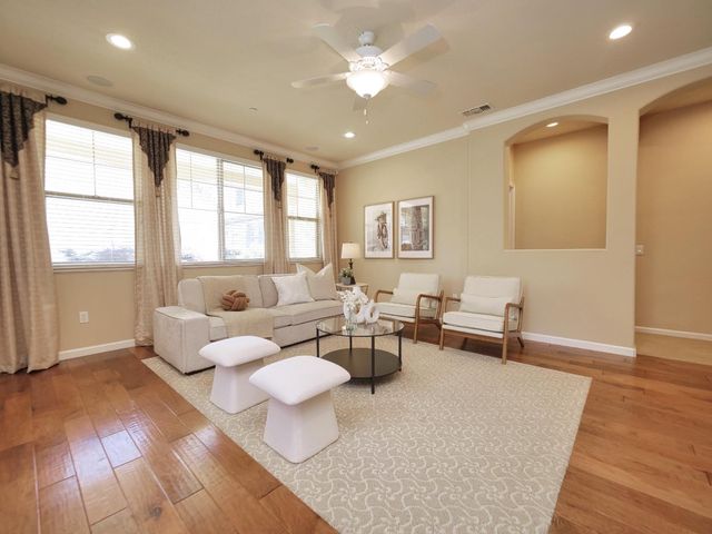 1048 Cabris Ln, Roseville, CA 95747