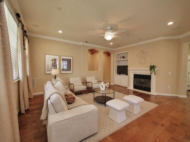 1048 Cabris Ln, Roseville, CA 95747