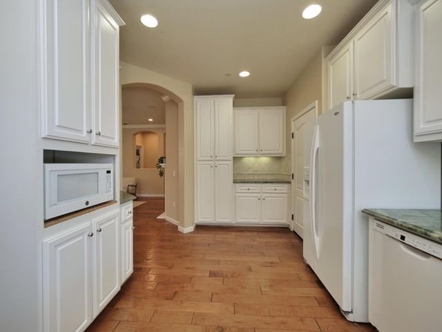 1048 Cabris Ln, Roseville, CA 95747