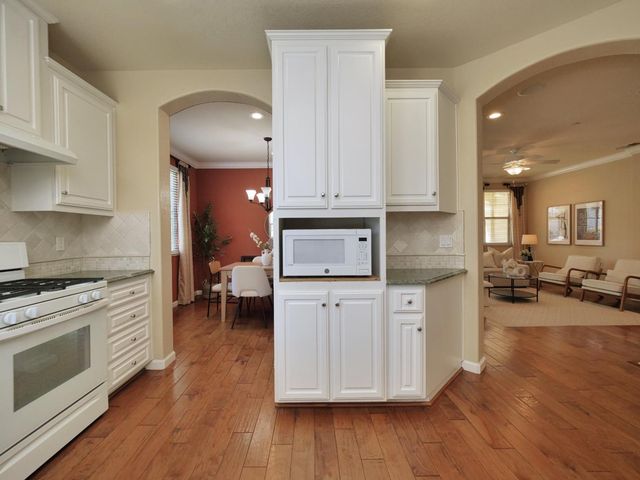 1048 Cabris Ln, Roseville, CA 95747
