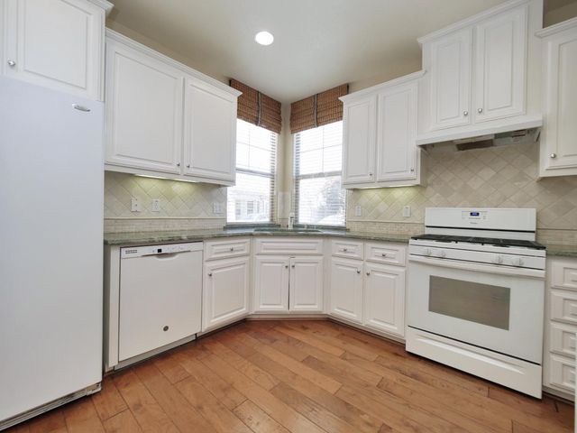 1048 Cabris Ln, Roseville, CA 95747