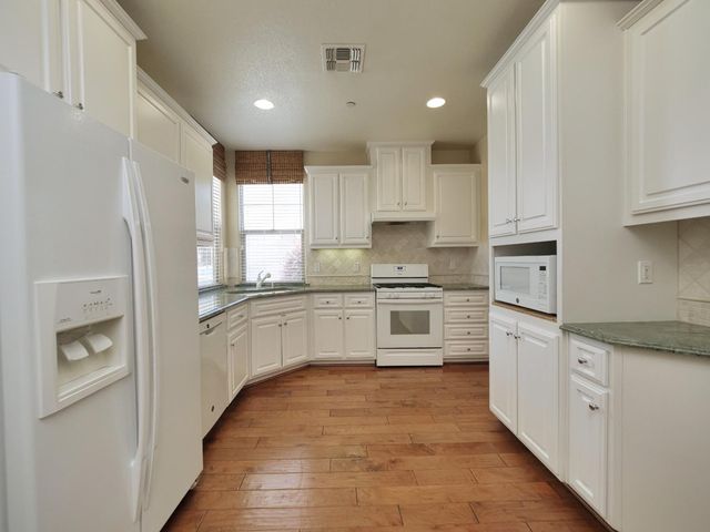 1048 Cabris Ln, Roseville, CA 95747