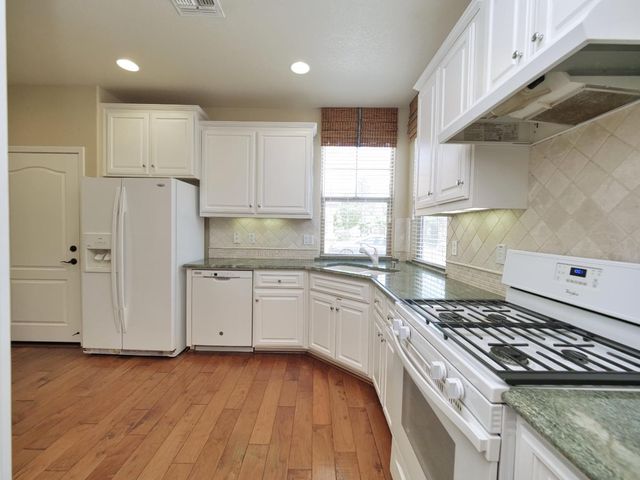1048 Cabris Ln, Roseville, CA 95747