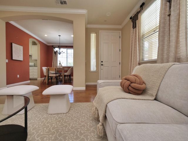 1048 Cabris Ln, Roseville, CA 95747