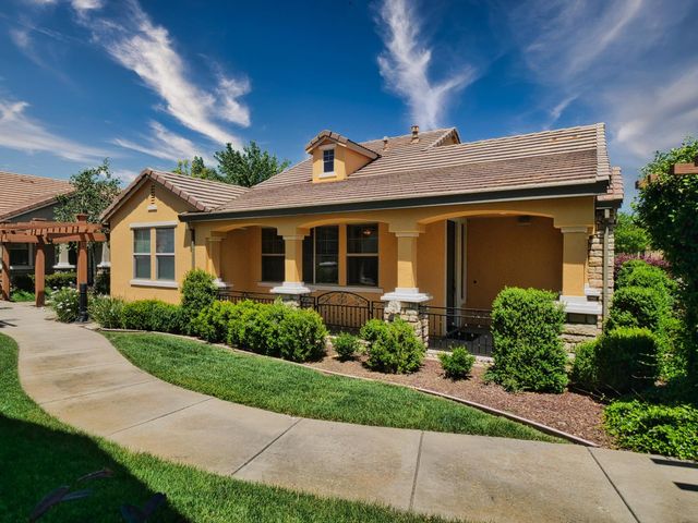 1048 Cabris Ln, Roseville, CA 95747