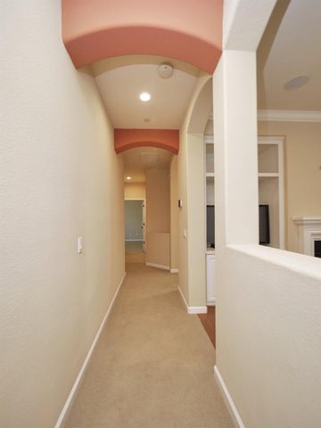 1048 Cabris Ln, Roseville, CA 95747