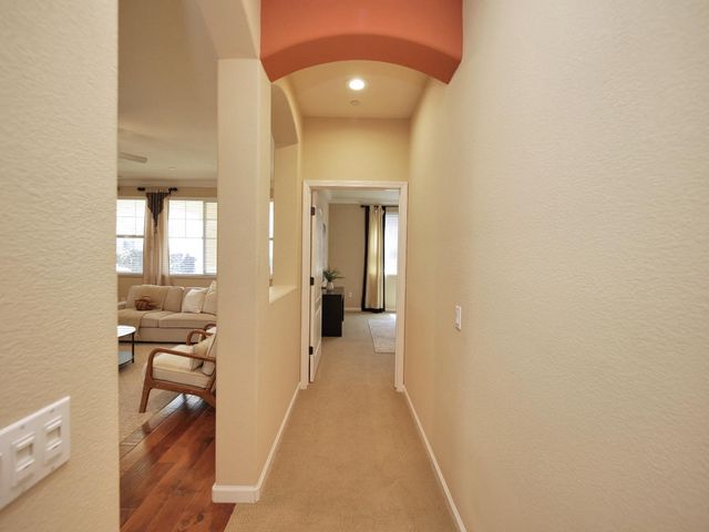 1048 Cabris Ln, Roseville, CA 95747
