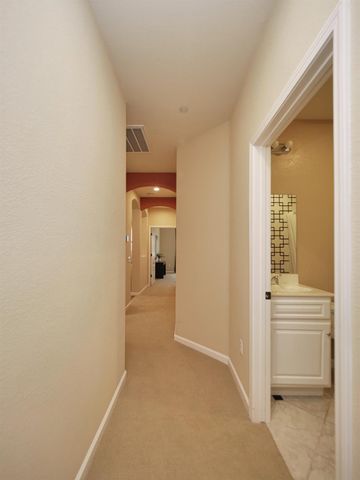 1048 Cabris Ln, Roseville, CA 95747