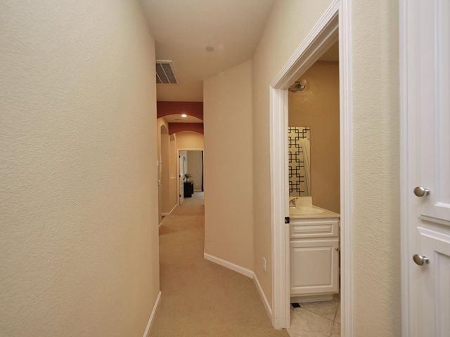 1048 Cabris Ln, Roseville, CA 95747