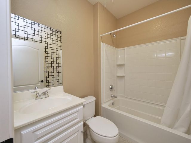 1048 Cabris Ln, Roseville, CA 95747