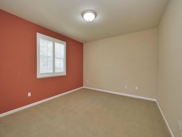 1048 Cabris Ln, Roseville, CA 95747