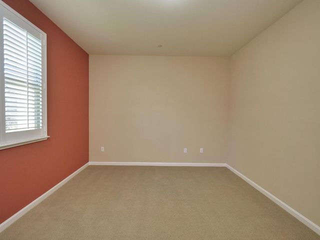 1048 Cabris Ln, Roseville, CA 95747